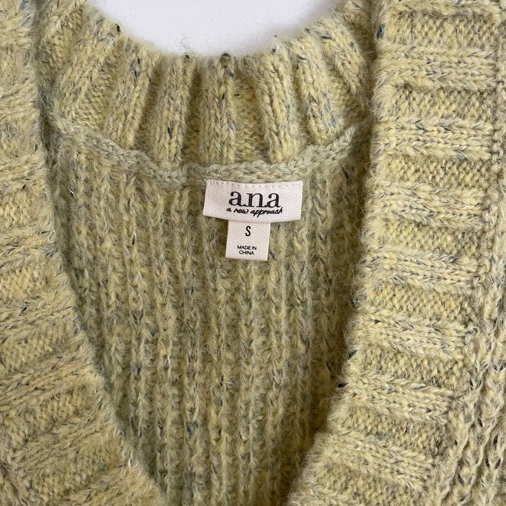 A.n.a. Light Green Short Sleeve Sweater in size Small - Picture 4 of 6